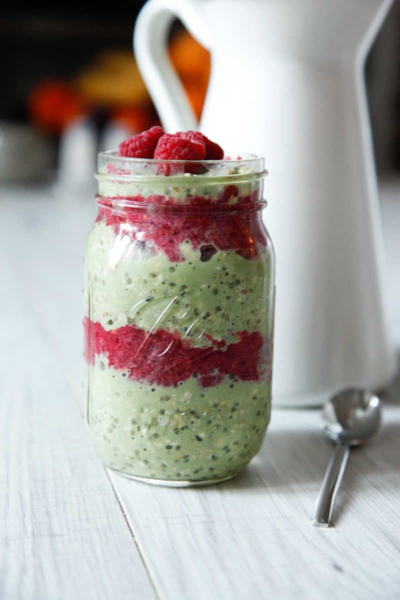 berries&passion_matcha-overnight-oats1