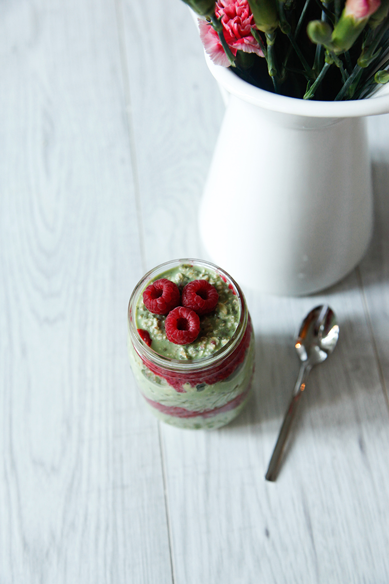 berries&passion_matcha-overnight-oats4